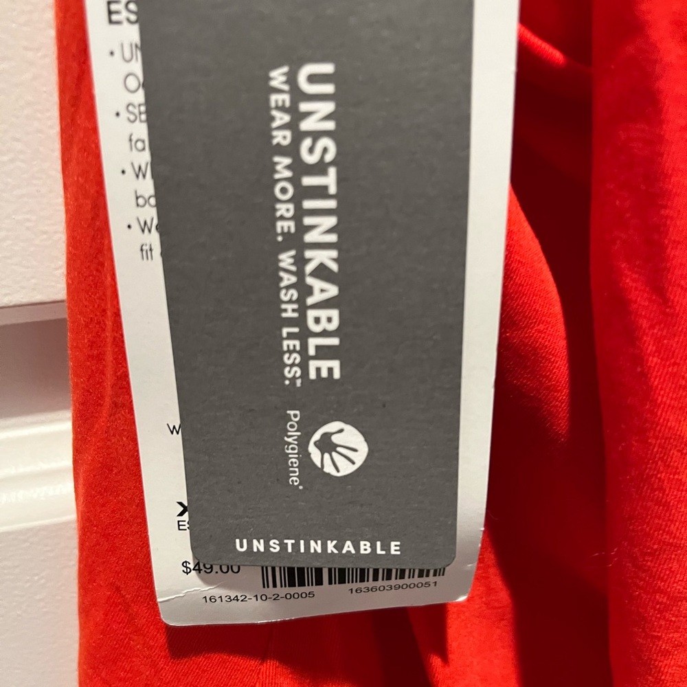 Red lightweight workout tank